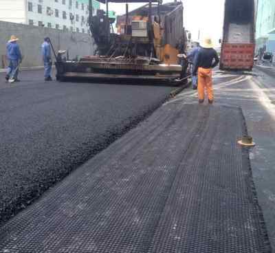 河北石家莊雙向玻纖土工格柵 質優(yōu)價低，引領鋼塑土工格柵行業(yè)先鋒